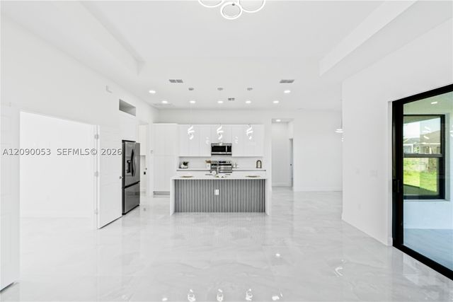 376 S Cratsley Ave, Lehigh Acres, FL 33974