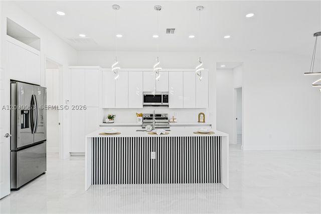 376 S Cratsley Ave, Lehigh Acres, FL 33974