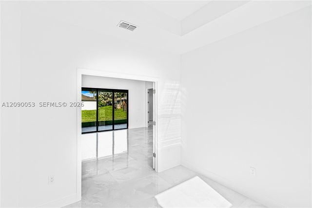 376 S Cratsley Ave, Lehigh Acres, FL 33974