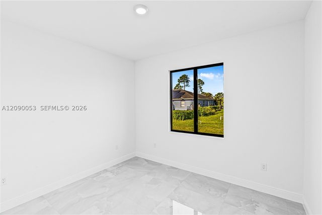 376 S Cratsley Ave, Lehigh Acres, FL 33974