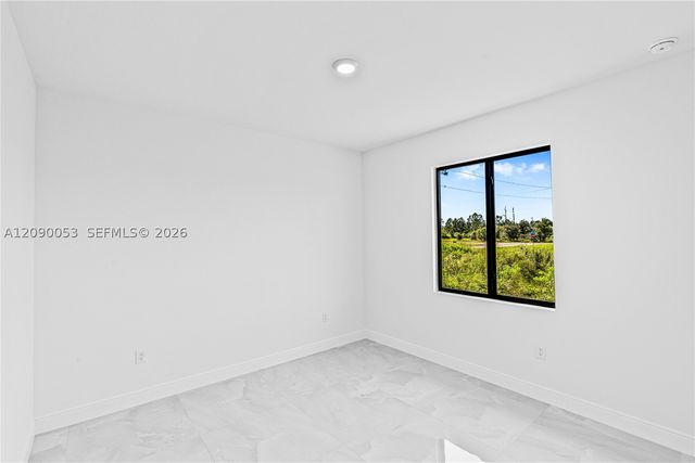 376 S Cratsley Ave, Lehigh Acres, FL 33974