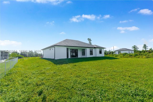 376 S Cratsley Ave, Lehigh Acres, FL 33974