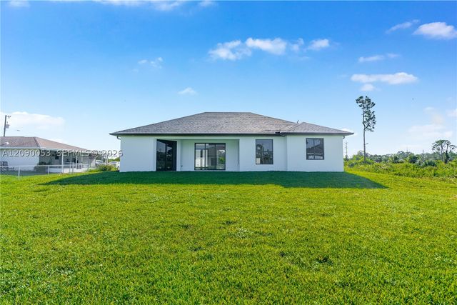 376 S Cratsley Ave, Lehigh Acres, FL 33974