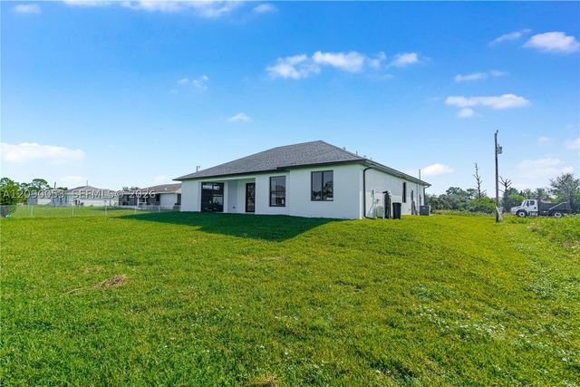 376 S Cratsley Ave, Lehigh Acres, FL 33974