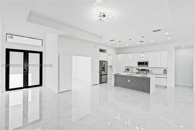 376 S Cratsley Ave, Lehigh Acres, FL 33974