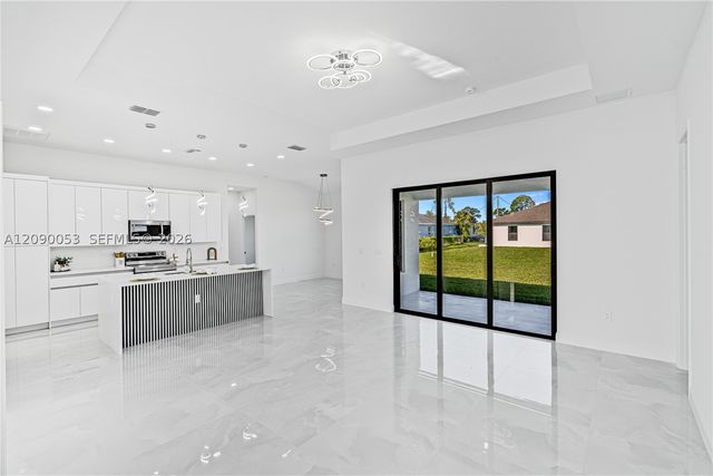 376 S Cratsley Ave, Lehigh Acres, FL 33974