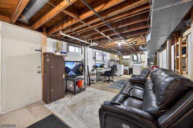 245 N 11Th St, Kenilworth Boro, NJ 07033