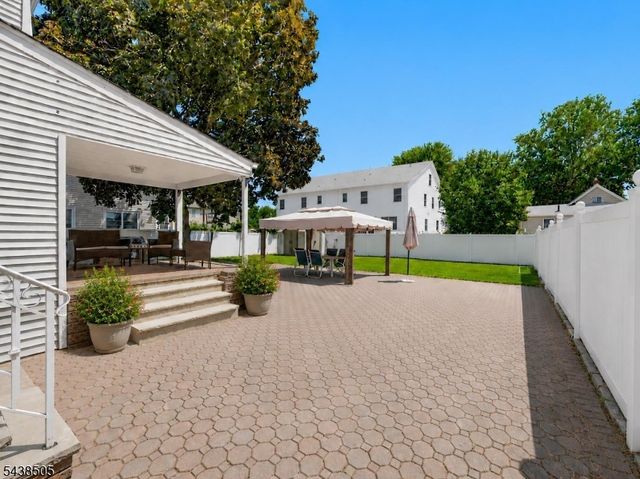 245 N 11Th St, Kenilworth Boro, NJ 07033