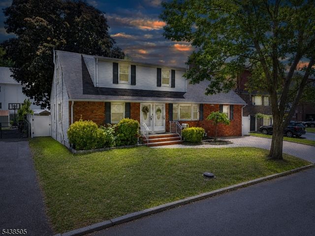 245 N 11Th St, Kenilworth Boro, NJ 07033