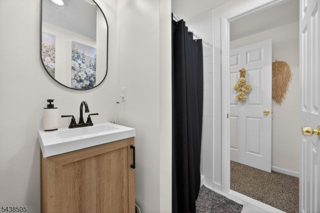 245 N 11Th St, Kenilworth Boro, NJ 07033