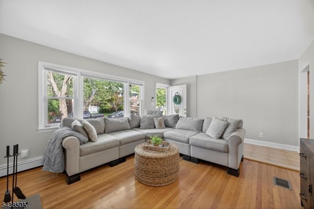 245 N 11Th St, Kenilworth Boro, NJ 07033