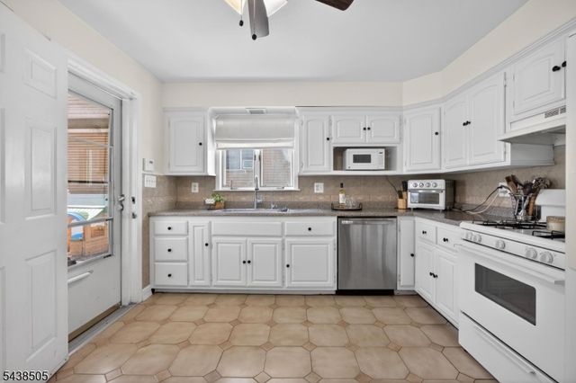 245 N 11Th St, Kenilworth Boro, NJ 07033