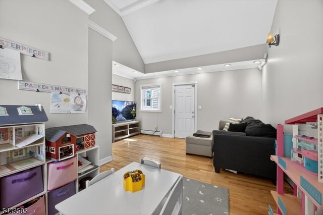 245 N 11Th St, Kenilworth Boro, NJ 07033