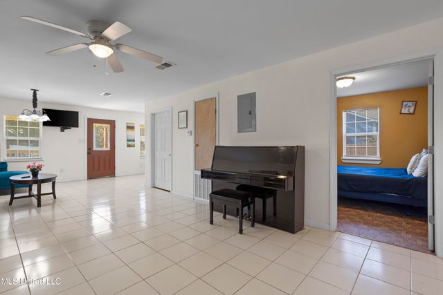 1400 W 20th Street, Gulfport, MS 39501