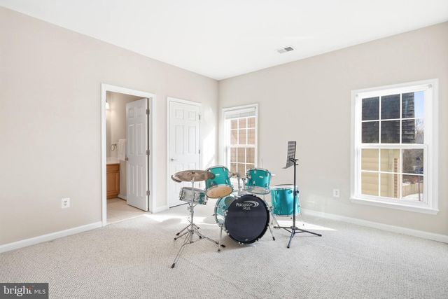 8322 MIDDLE RUDDINGS DR, Lorton, VA 22079