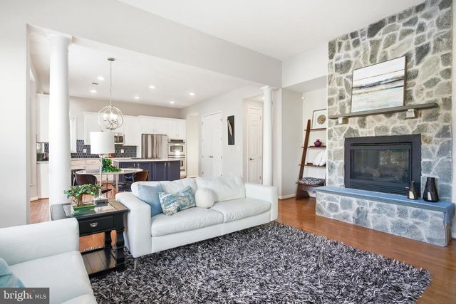 8322 MIDDLE RUDDINGS DR, Lorton, VA 22079