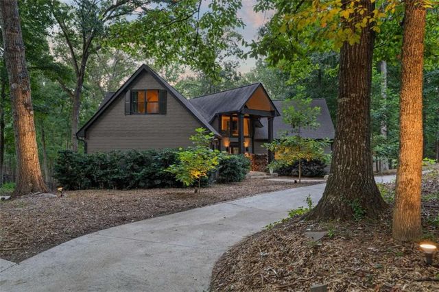 6680 Woodlake Drive, Flowery Branch, GA 30542