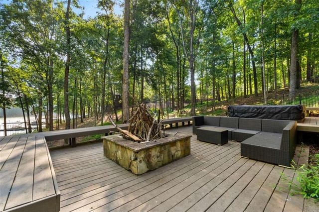 6680 Woodlake Drive, Flowery Branch, GA 30542