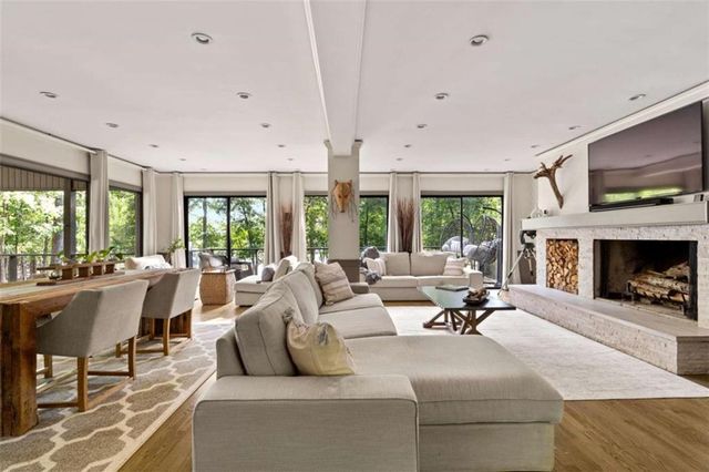 6680 Woodlake Drive, Flowery Branch, GA 30542