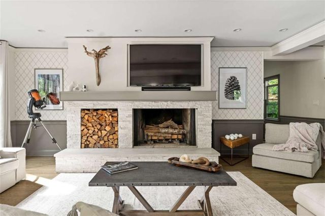 6680 Woodlake Drive, Flowery Branch, GA 30542