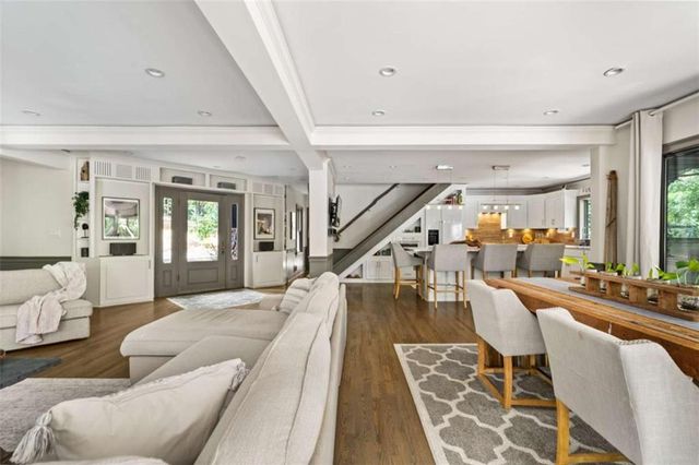 6680 Woodlake Drive, Flowery Branch, GA 30542