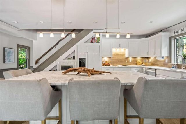 6680 Woodlake Drive, Flowery Branch, GA 30542