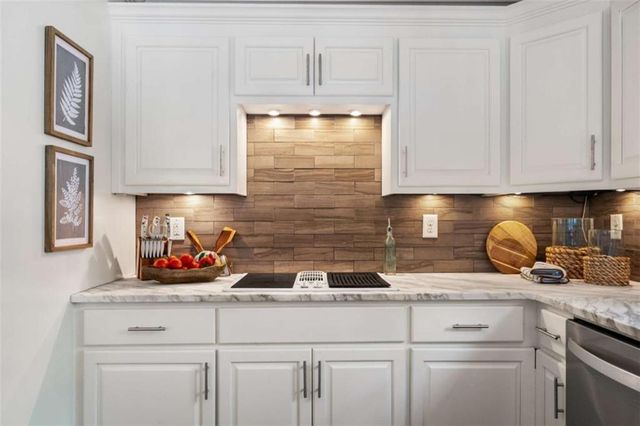 6680 Woodlake Drive, Flowery Branch, GA 30542