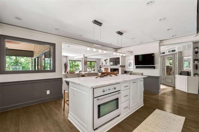 6680 Woodlake Drive, Flowery Branch, GA 30542