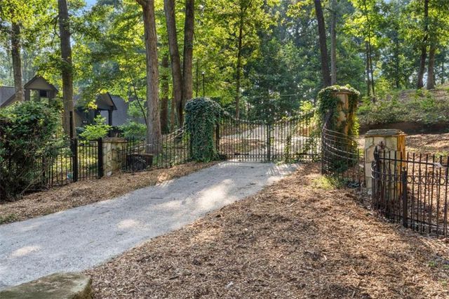 6680 Woodlake Drive, Flowery Branch, GA 30542