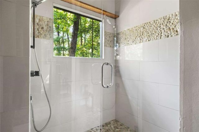 6680 Woodlake Drive, Flowery Branch, GA 30542