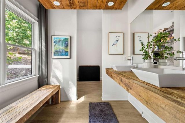 6680 Woodlake Drive, Flowery Branch, GA 30542