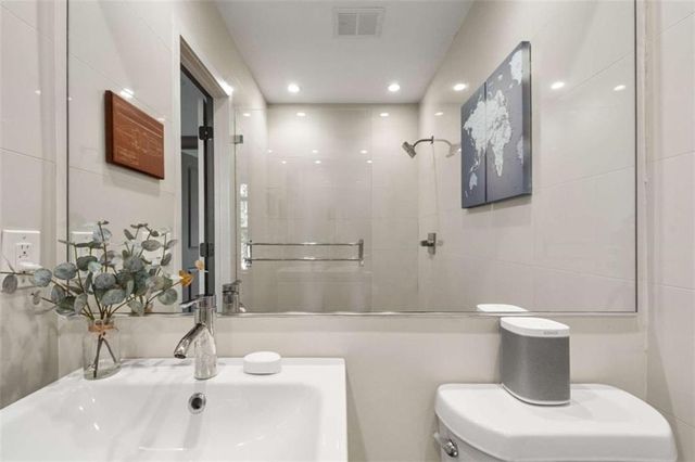 6680 Woodlake Drive, Flowery Branch, GA 30542