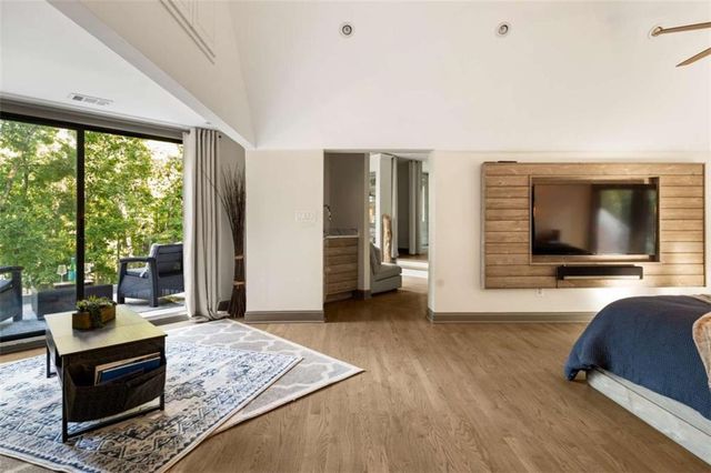 6680 Woodlake Drive, Flowery Branch, GA 30542