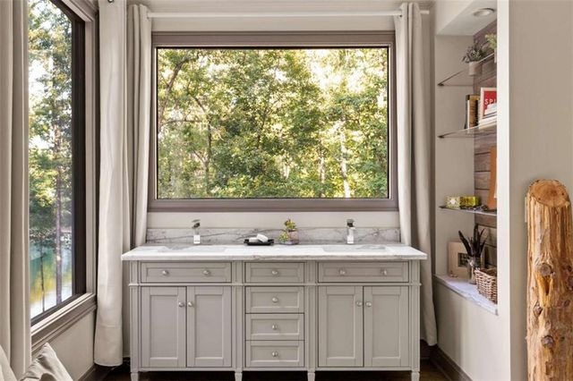 6680 Woodlake Drive, Flowery Branch, GA 30542