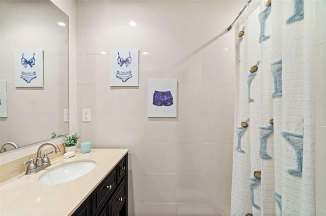 6680 Woodlake Drive, Flowery Branch, GA 30542