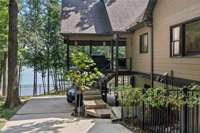 6680 Woodlake Drive, Flowery Branch, GA 30542