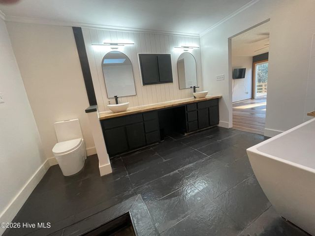 312 Eastchester Drive, Morehead City, NC 28557