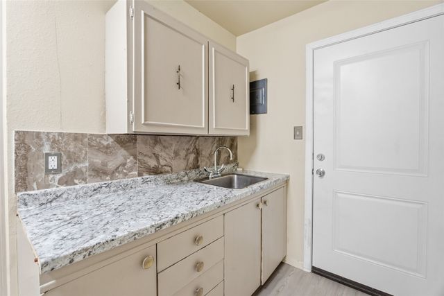 1813 Glengarry Drive, Carrollton, TX 75006