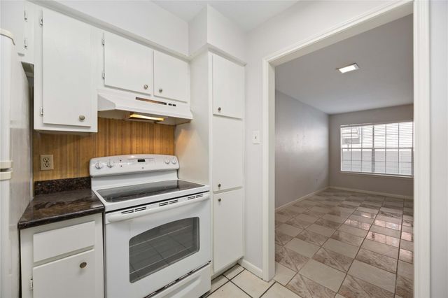 2250 Bering Drive 101, Houston, TX 77057