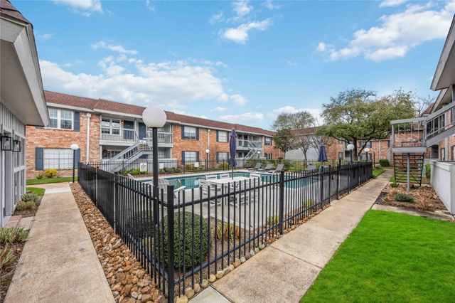 2250 Bering Drive 101, Houston, TX 77057