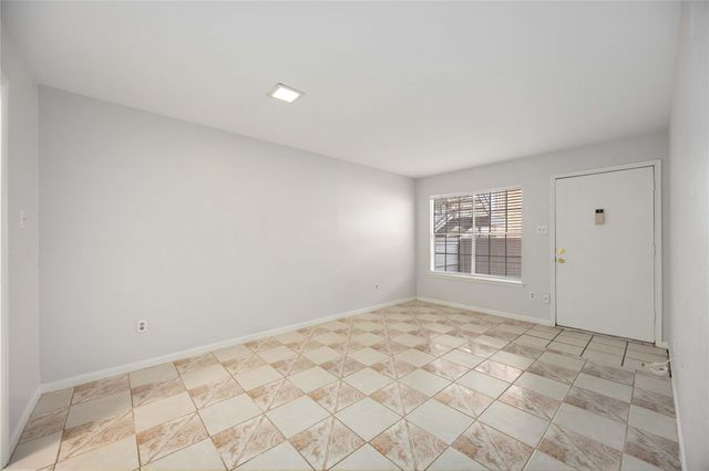 2250 Bering Drive 101, Houston, TX 77057