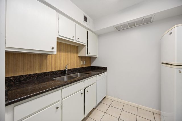 2250 Bering Drive 101, Houston, TX 77057