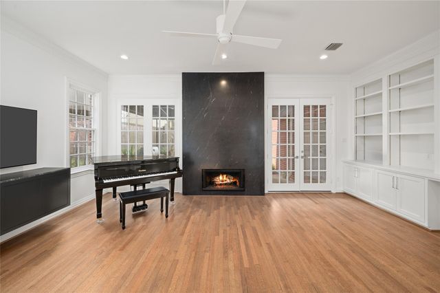 6130 Annapolis Street, West University Place, TX 77005