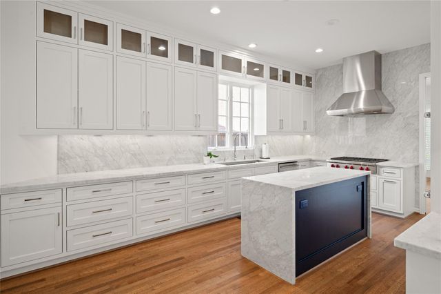 6130 Annapolis Street, West University Place, TX 77005