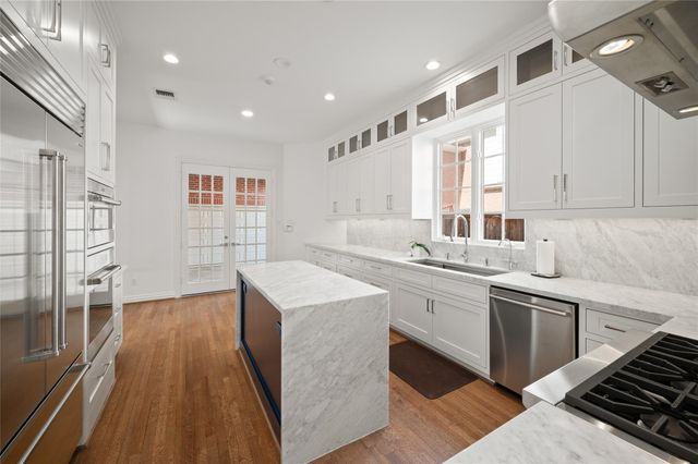 6130 Annapolis Street, West University Place, TX 77005