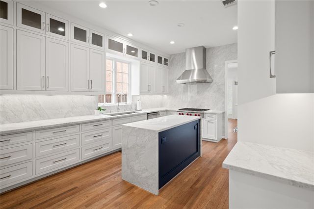 6130 Annapolis Street, West University Place, TX 77005