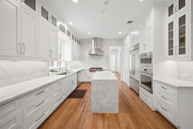 6130 Annapolis Street, West University Place, TX 77005