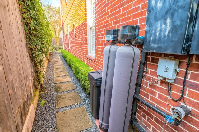 6130 Annapolis Street, West University Place, TX 77005