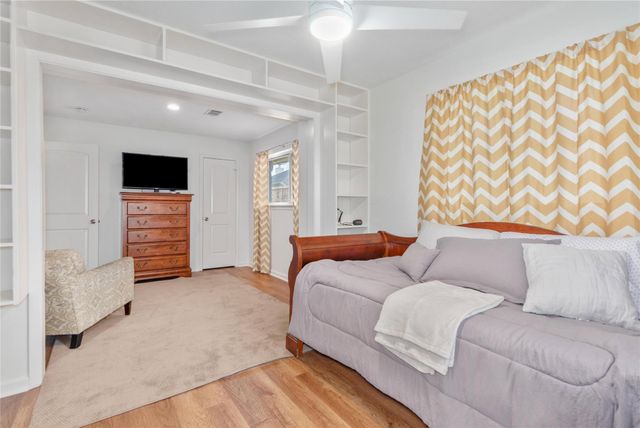 206 Texas Avenue, League City, TX 77573