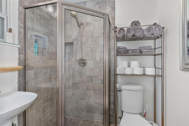 206 Texas Avenue, League City, TX 77573